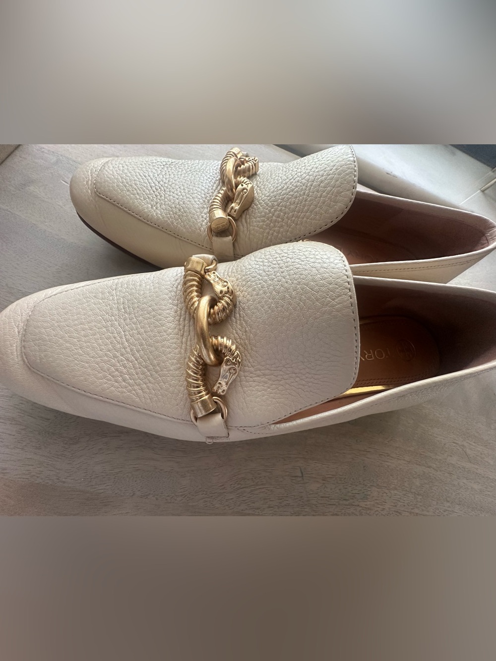 Tory Burch Cream Leather Loafers with Gold Horsebit - Picture 4 of 15